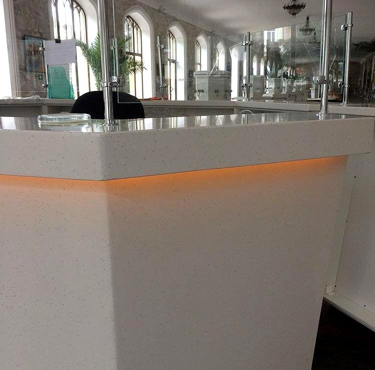 Стойки ресепшн