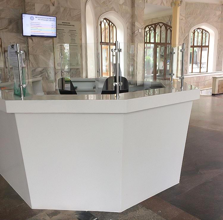 Стойки ресепшн