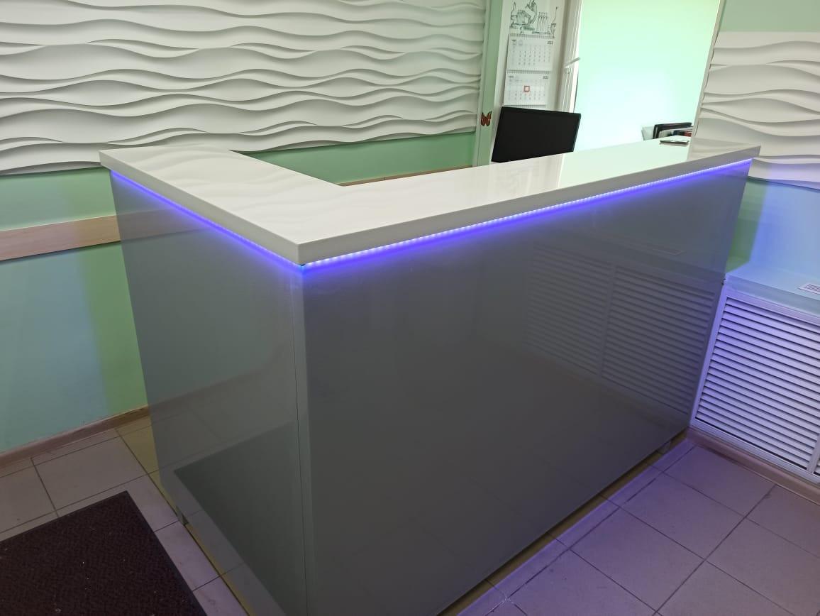 Стойки ресепшн